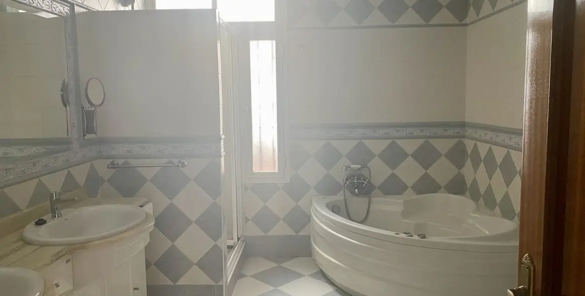 Sale of detached villa in Málaga 49