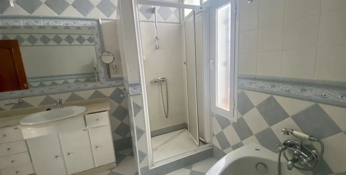 Sale of detached villa in Málaga 51