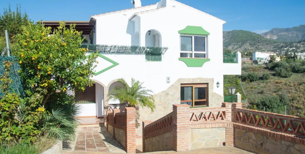 Продажа  отдельно стоящей виллы в Frigiliana 3