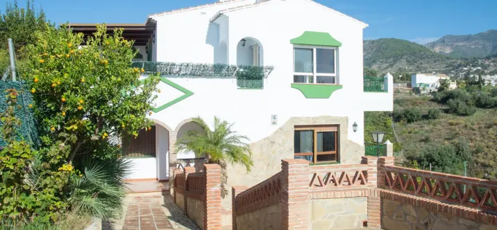 Sale of detached villa in Frigiliana 2