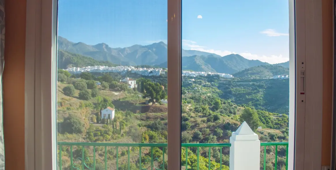 Продажа  отдельно стоящей виллы в Frigiliana 12