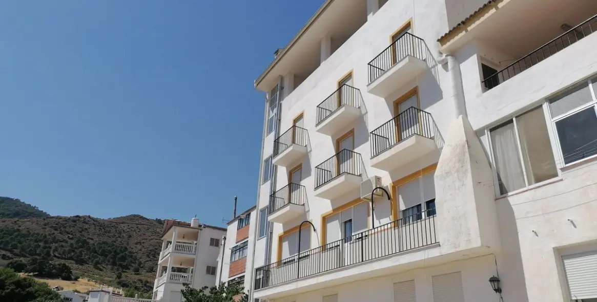 Продажа отеля в Tolox 1