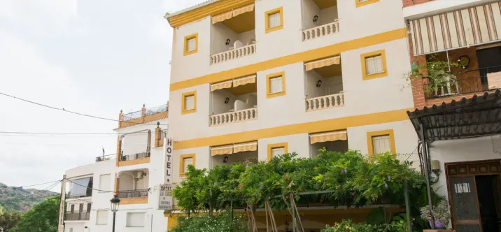 Продажа отеля в Tolox 2