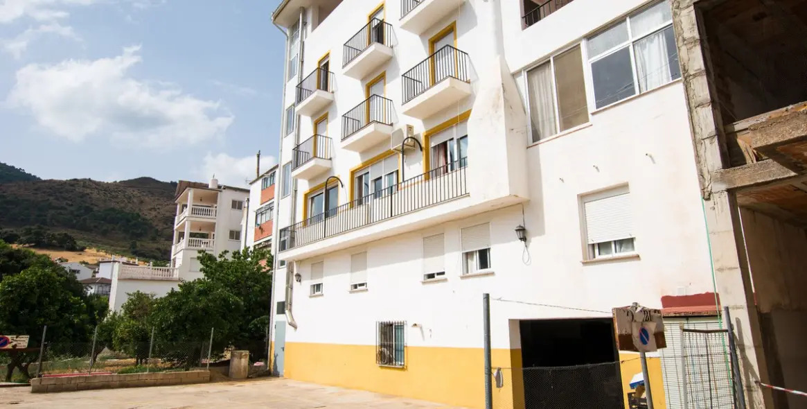 Продажа отеля в Tolox 4