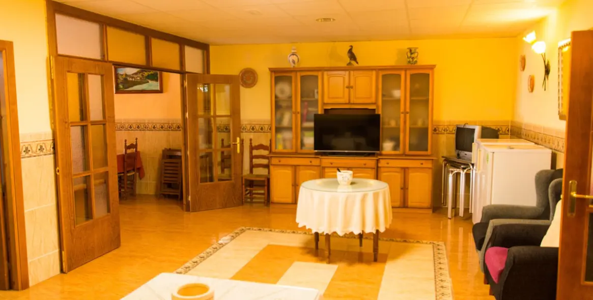 Продажа отеля в Tolox 16