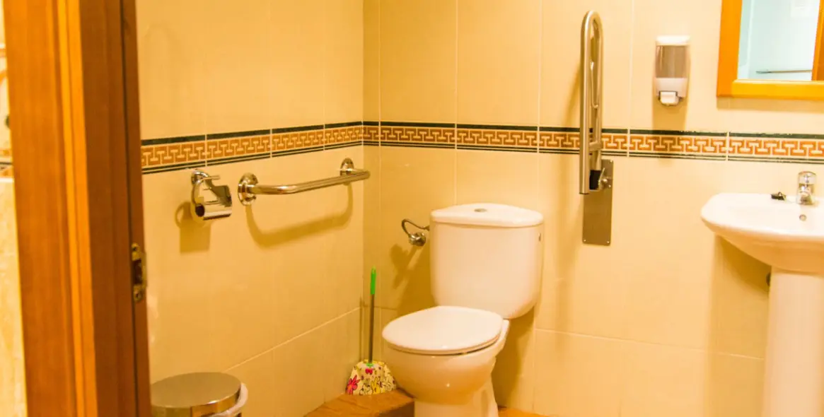 Sale of hotel in Tolox 21