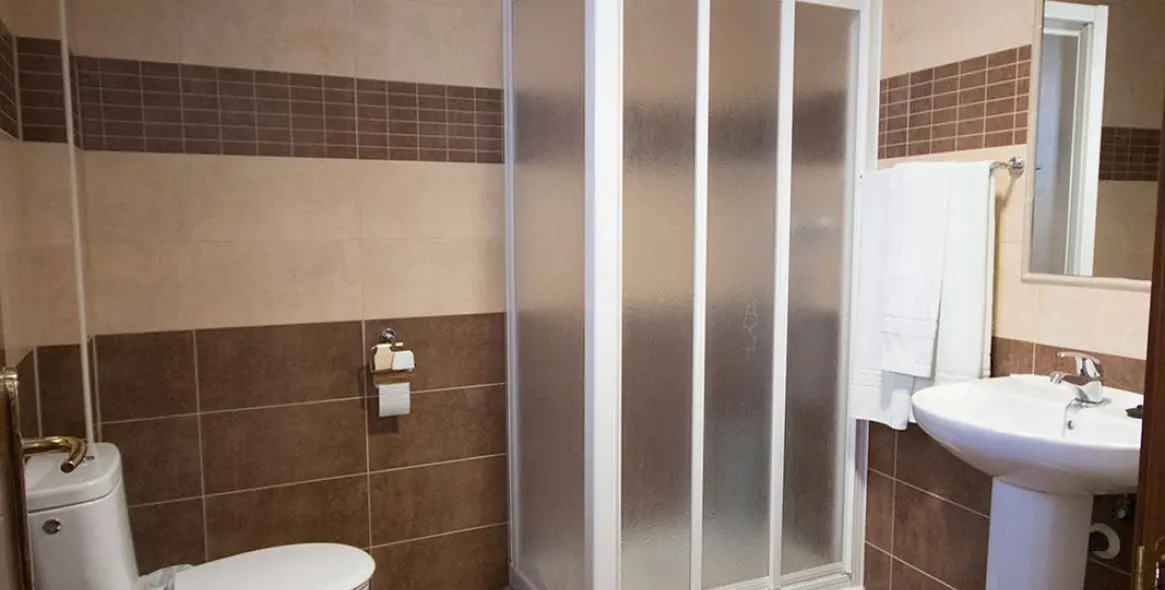 Sale of hotel in Tolox 24