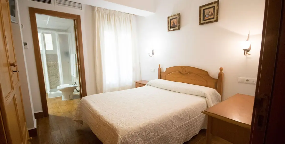 Sale of hotel in Tolox 26