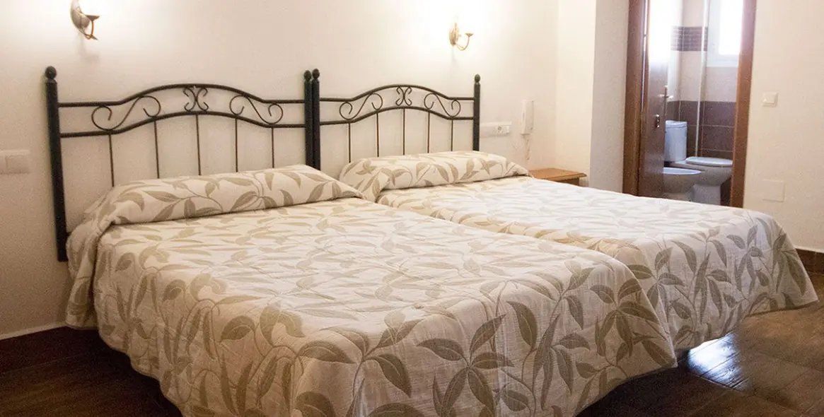 Sale of hotel in Tolox 27