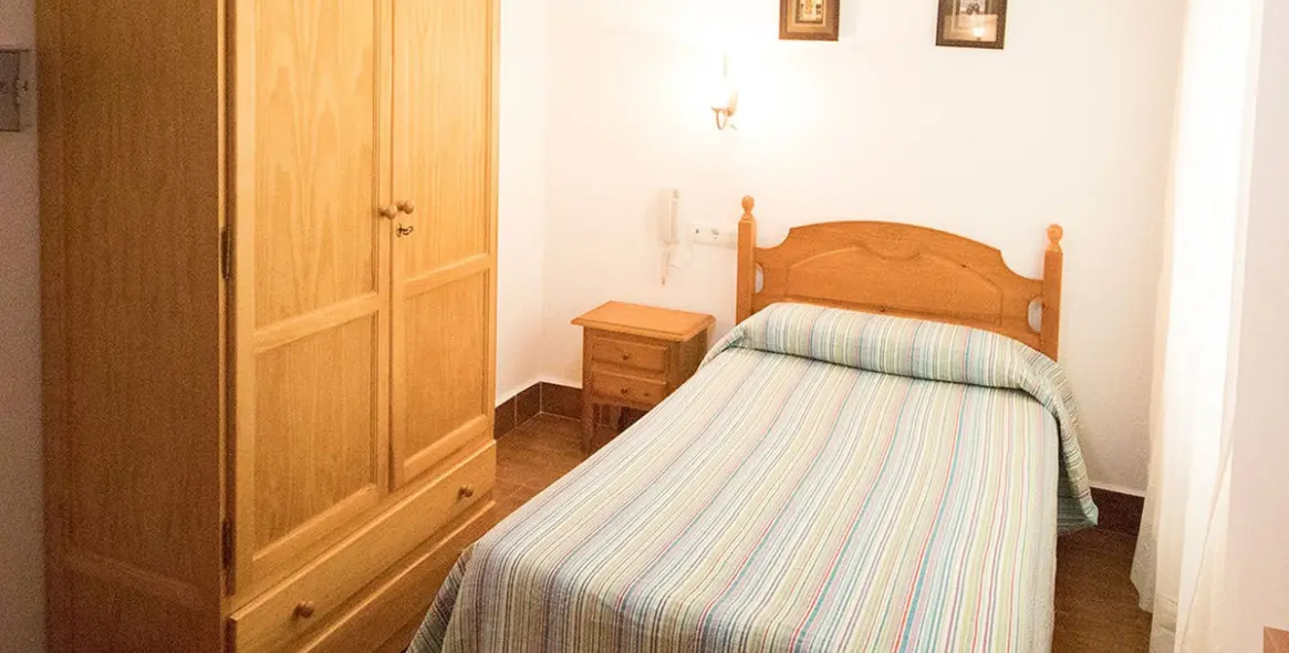 Sale of hotel in Tolox 28