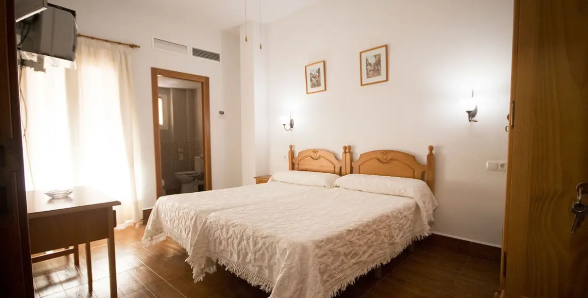 Sale of hotel in Tolox 30