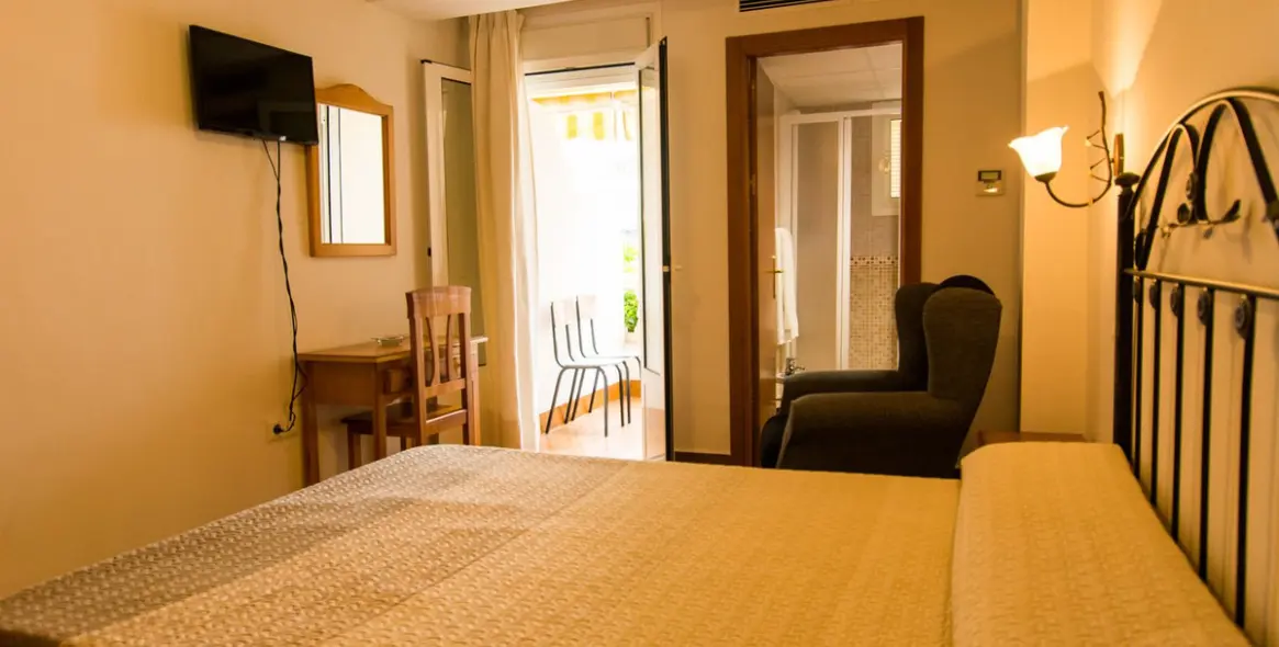 Sale of hotel in Tolox 36