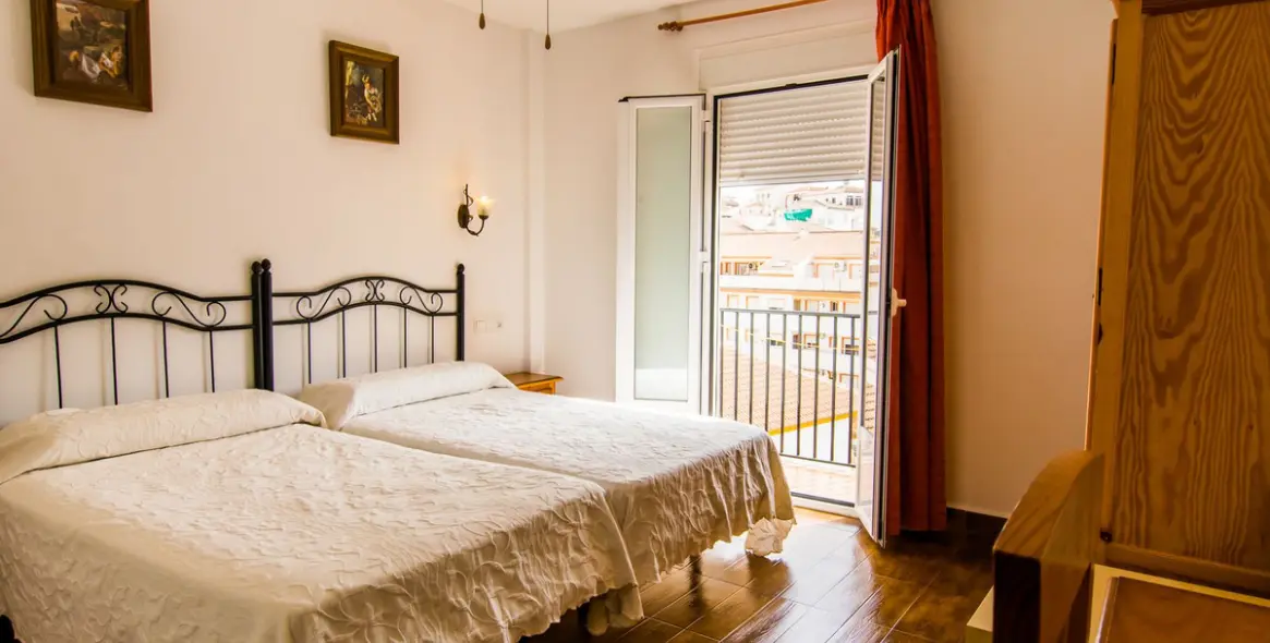 Sale of hotel in Tolox 41