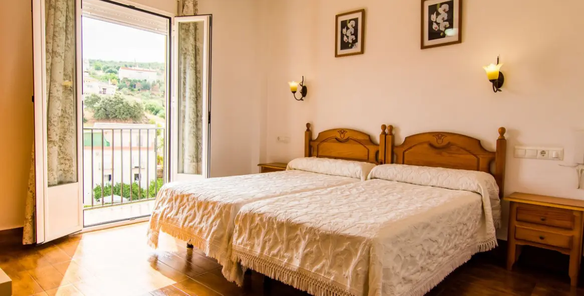 Sale of hotel in Tolox 42