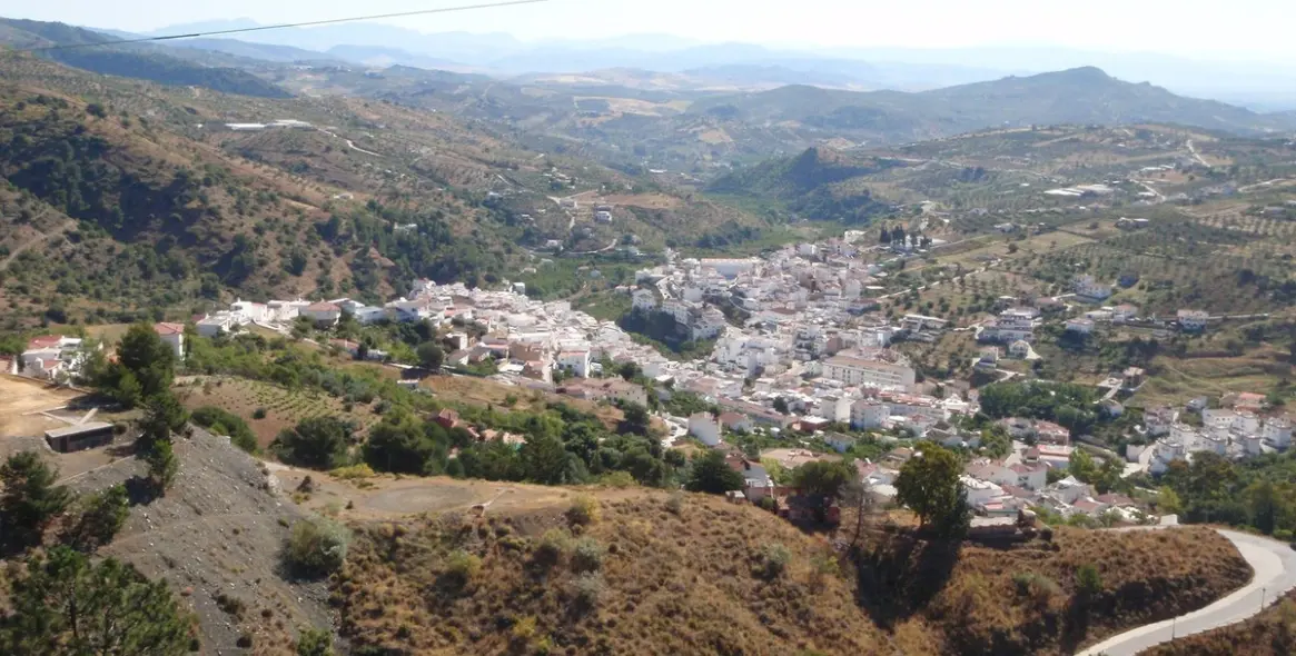 Sale of hotel in Tolox 48