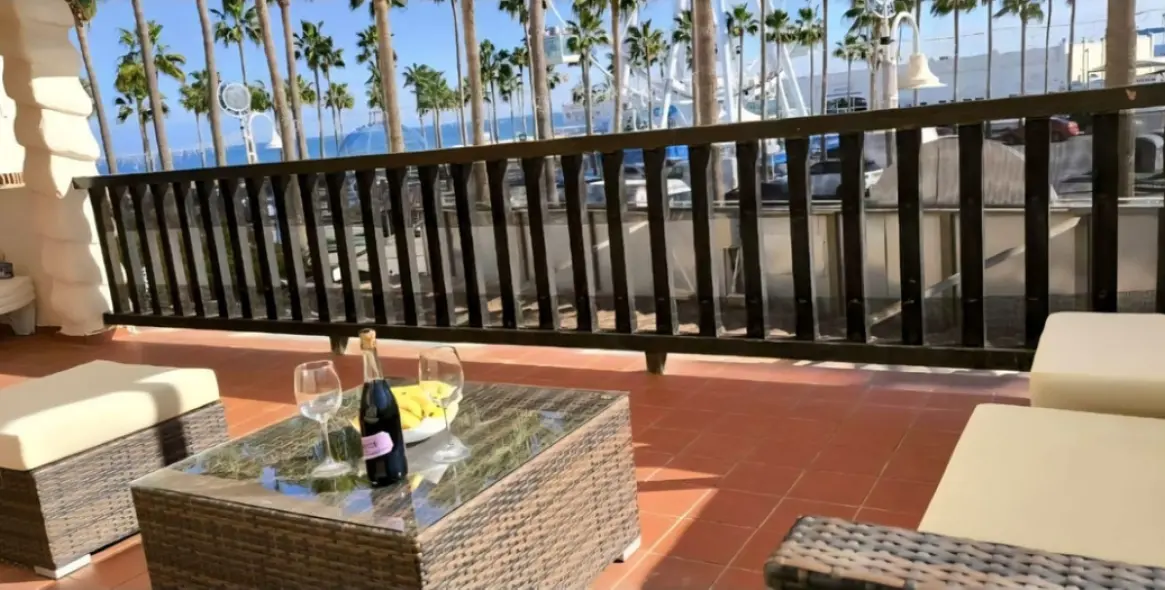 Sale of middle floor apartment in Benalmadena Costa 2