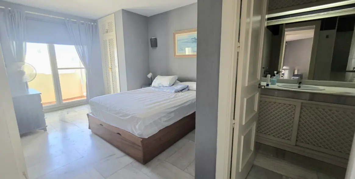 Sale of middle floor apartment in Benalmadena Costa 8