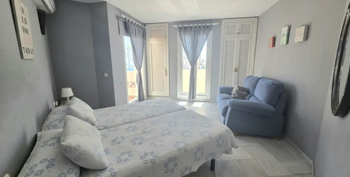 Sale of middle floor apartment in Benalmadena Costa 9