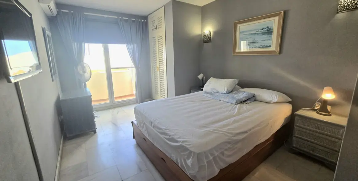 Sale of middle floor apartment in Benalmadena Costa 10