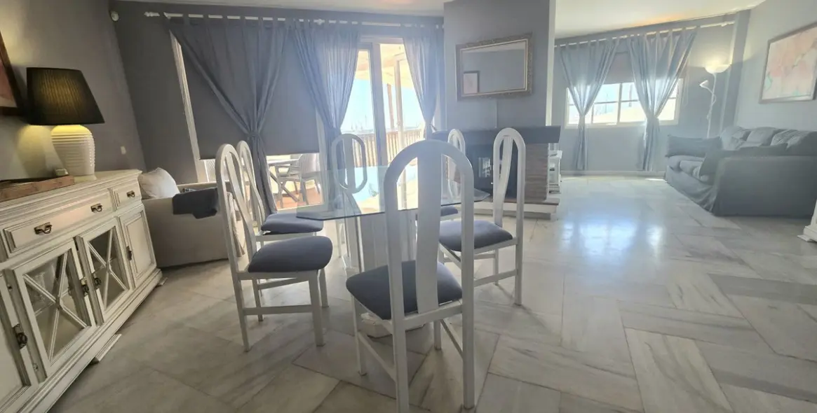 Sale of middle floor apartment in Benalmadena Costa 12