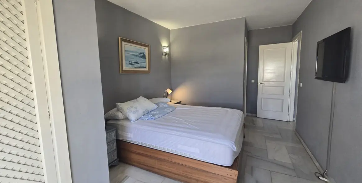 Sale of middle floor apartment in Benalmadena Costa 16