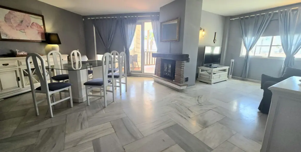 Sale of middle floor apartment in Benalmadena Costa 19