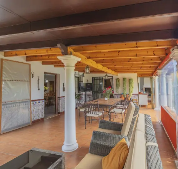 Продажа  отдельно стоящей виллы в Las Chapas