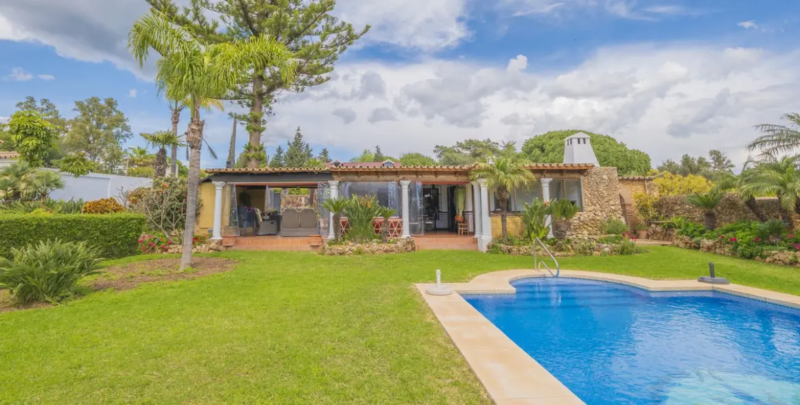 Venta de villa independiente en Las Chapas 5