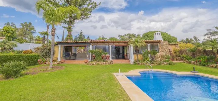 Продажа  отдельно стоящей виллы в Las Chapas 4