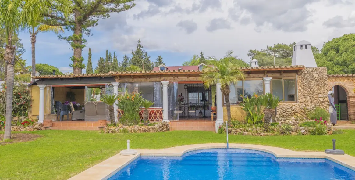 Venta de villa independiente en Las Chapas 7