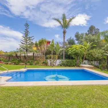 Venta de villa independiente en Las Chapas