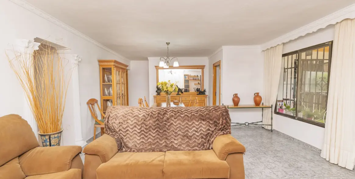 Venta de villa independiente en Las Chapas 19