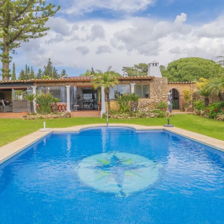 Sale of detached villa in Las Chapas