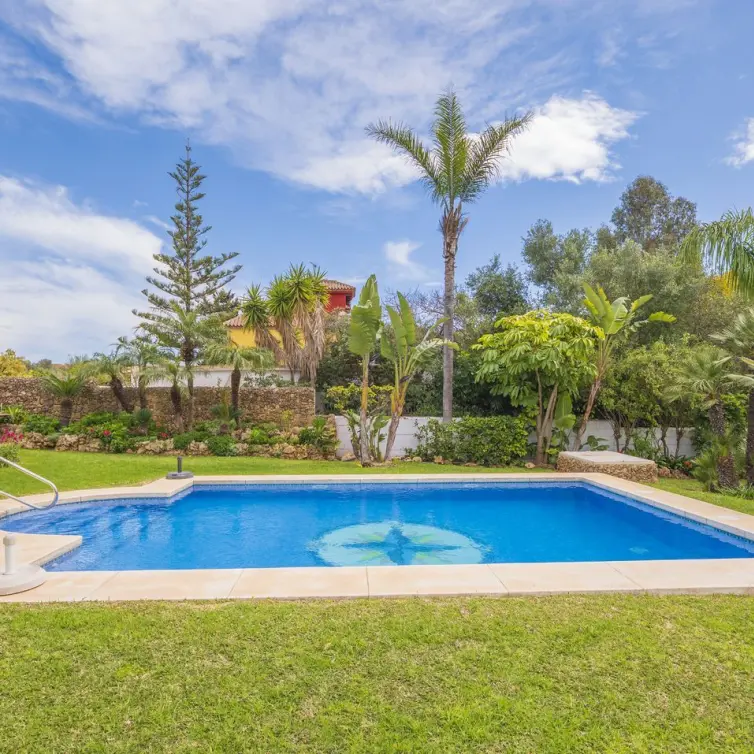 Sale of detached villa in Las Chapas