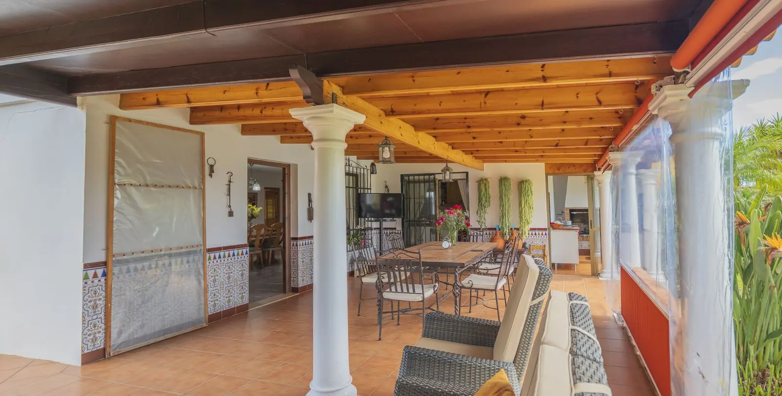 Venta de villa independiente en Las Chapas 4