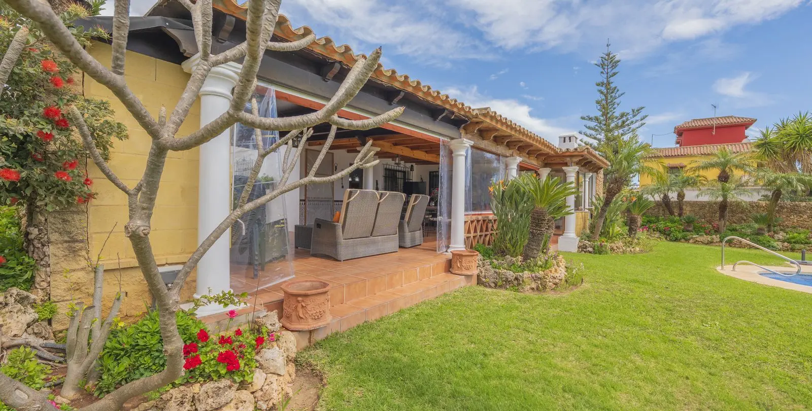 Venta de villa independiente en Las Chapas 6