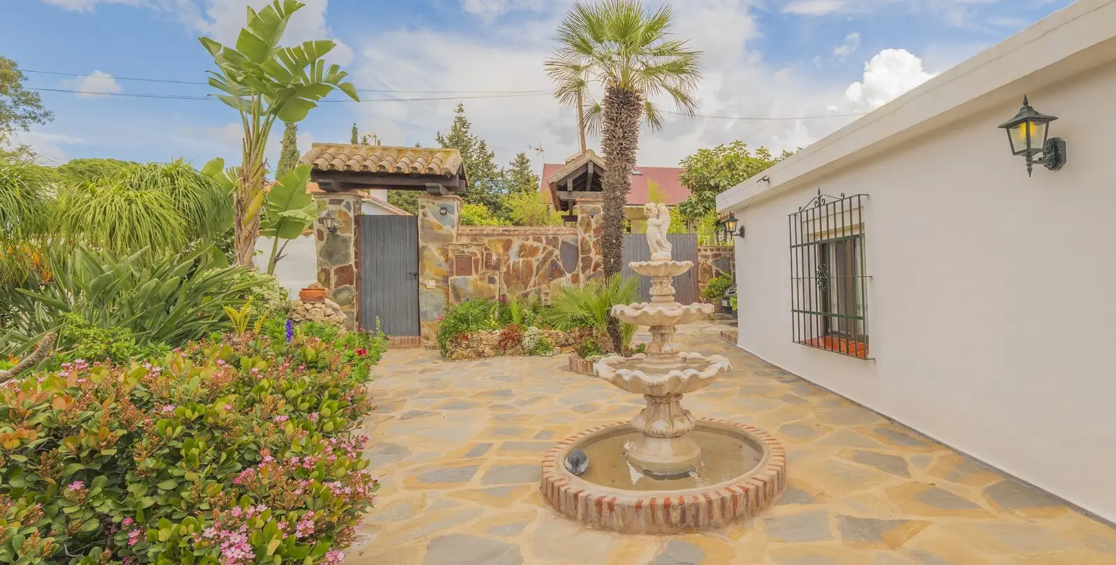 Venta de villa independiente en Las Chapas 11