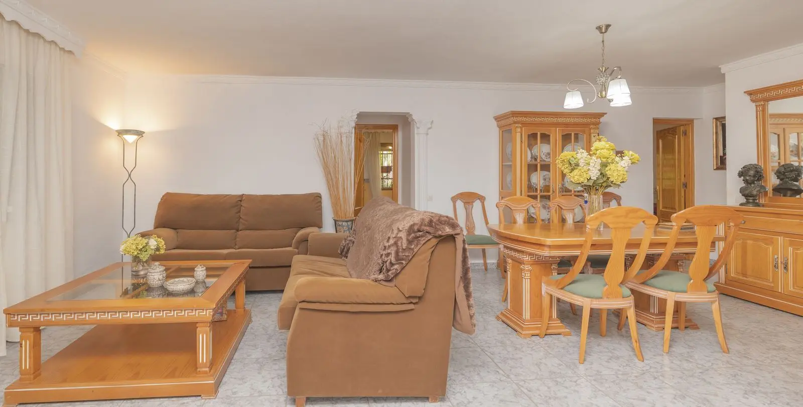 Venta de villa independiente en Las Chapas 18
