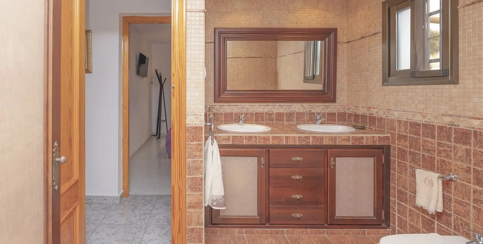 Venta de villa independiente en Las Chapas 27