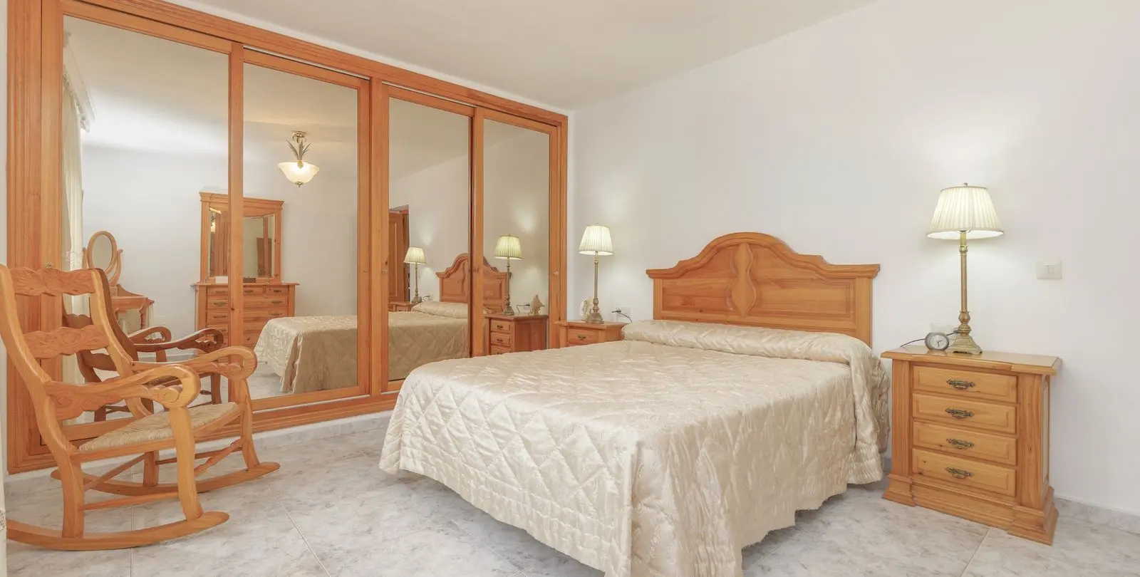 Venta de villa independiente en Las Chapas 32