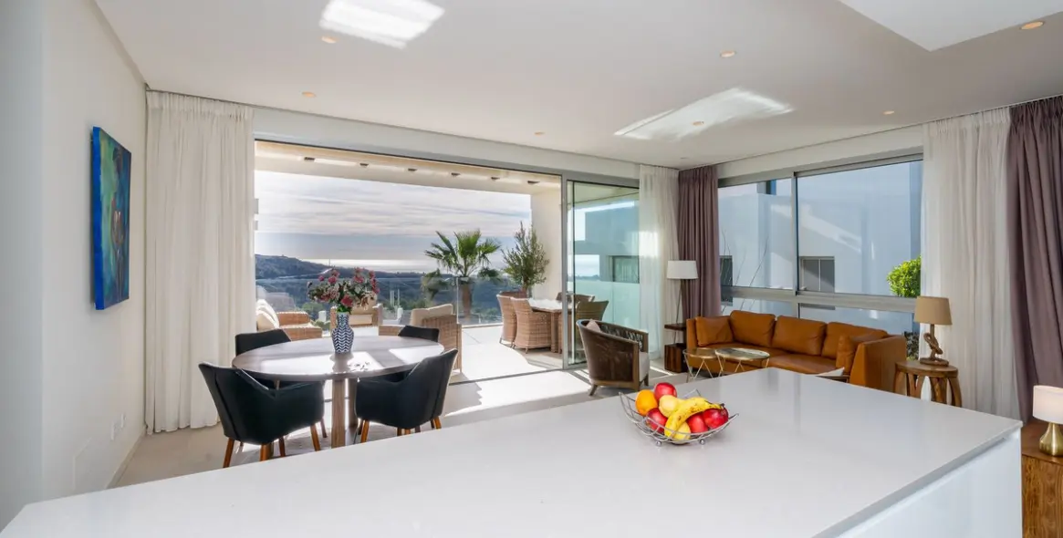 Sale of middle floor apartment in Benahavís 3