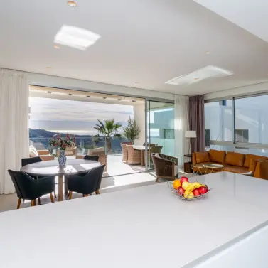 Venta de apartamento en planta media en Benahavís