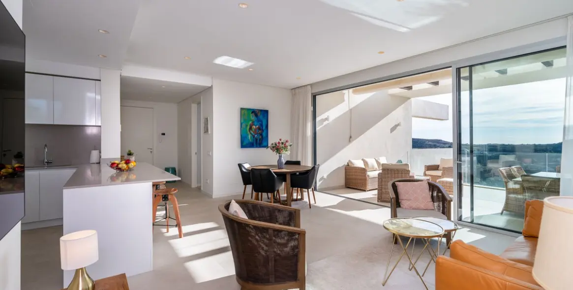 Sale of middle floor apartment in Benahavís 4