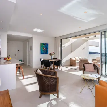 Venta de apartamento en planta media en Benahavís