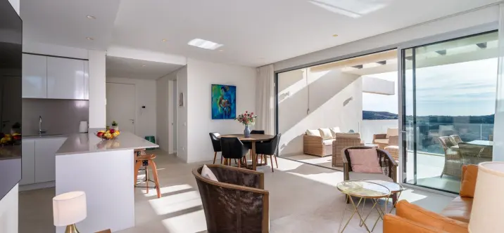 Venta de apartamento en planta media en Benahavís 3