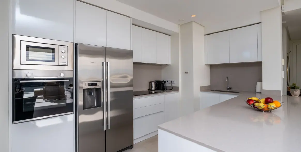 Sale of middle floor apartment in Benahavís 5