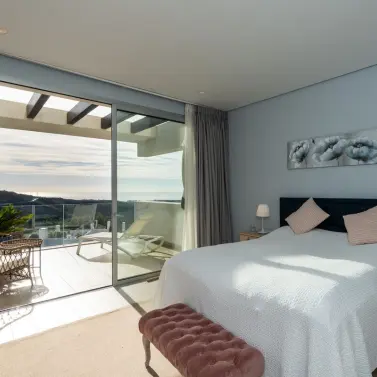 Venta de apartamento en planta media en Benahavís