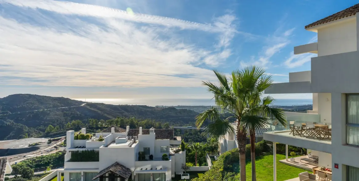 Sale of middle floor apartment in Benahavís 15