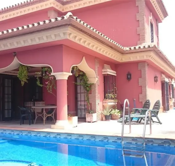 Продажа  отдельно стоящей виллы в Mijas Costa