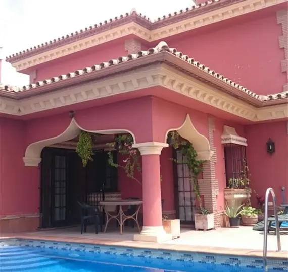 Продажа  отдельно стоящей виллы в Mijas Costa